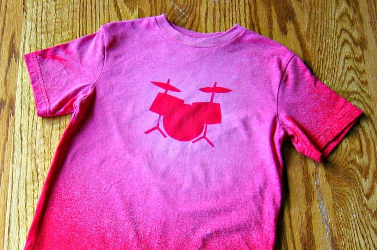 Detské tričko so súpravou bicích nástrojov nápady na darčeky-vianoce-urob si sám-deti-tričko-bielidlo