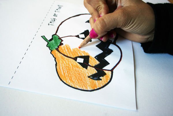halloween obrázky pastelky pre deti tekvica halloween-obrázky-deti-tekvica-farbiace-ceruzky