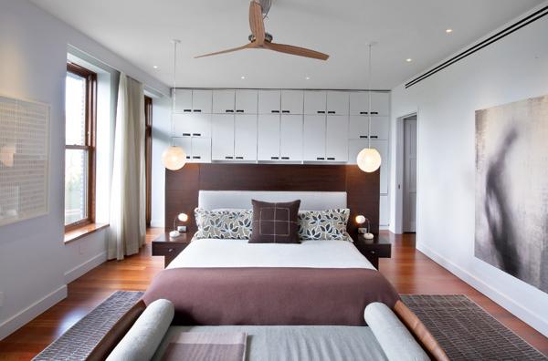 Nástenné skrine, skrine, police, úložný priestor, nápad, purpurovo biely stena nad posteľou skrinky police nápad purpurovo biela