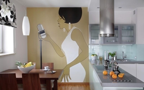 Tapeta kuchynská akcentovaná stena kontrastuje s teplým chladným drevom z nehrdzavejúcej ocele