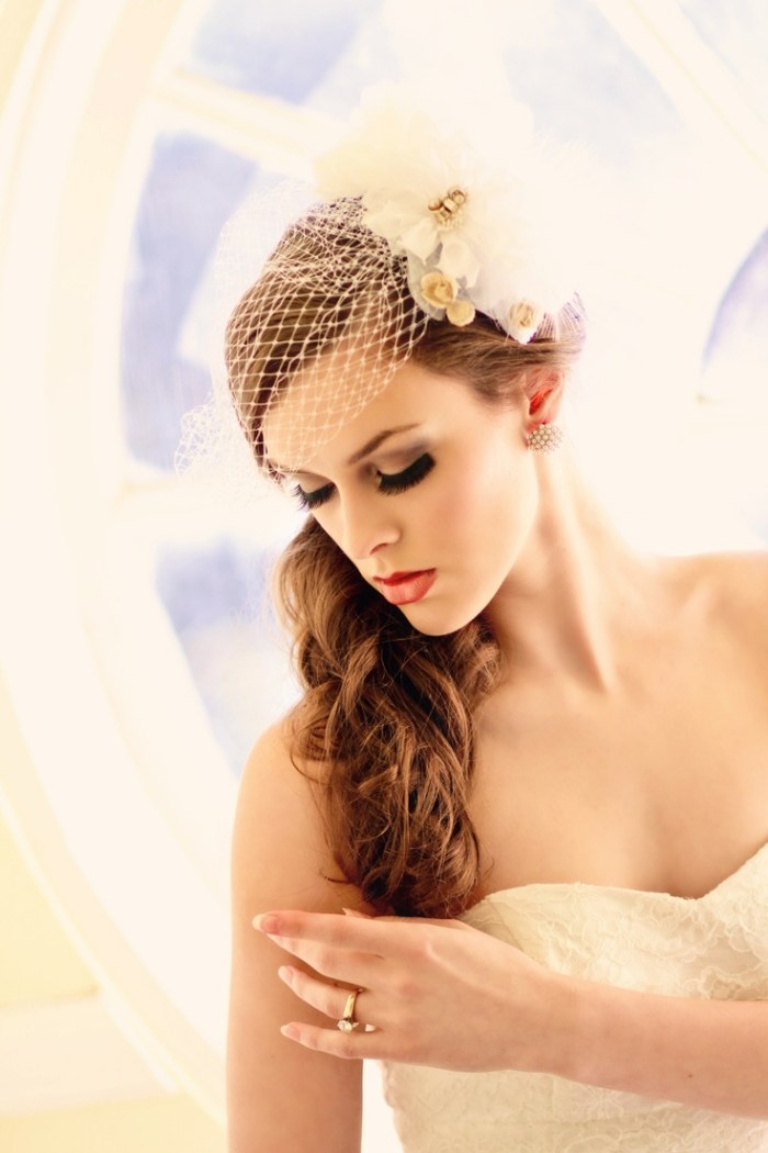 svadobné účesy s chvostom k bočnej klietke-závoj-kvetu