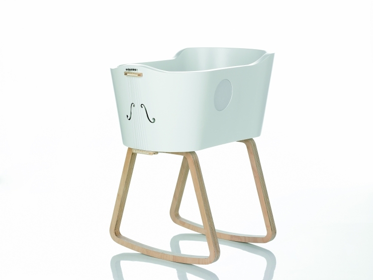 Dizajnová hojdacia kolíska s drevenými nohami Womby od Valsecchi 1918 dizajnér-hojdačka-kolíska-drevo-ŽENA-Valsecchi-1918