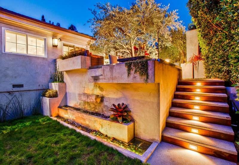 Vonkajšie osvetlenie schodiska - zabráni nehodám pri zakopnutí Osvetlenie schodiska-vonku-záhrada-nápady