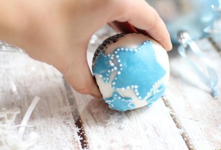 vianočné kaktusy-košíček-biele-fondán-modré-hviezdy