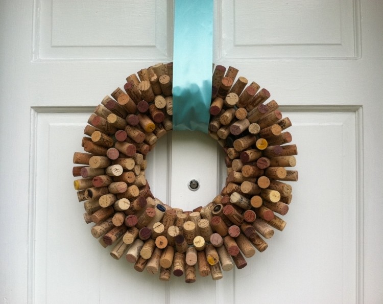deco-idea-door-wreath-wine-cork-creative-house-door-white-idea-tinkering