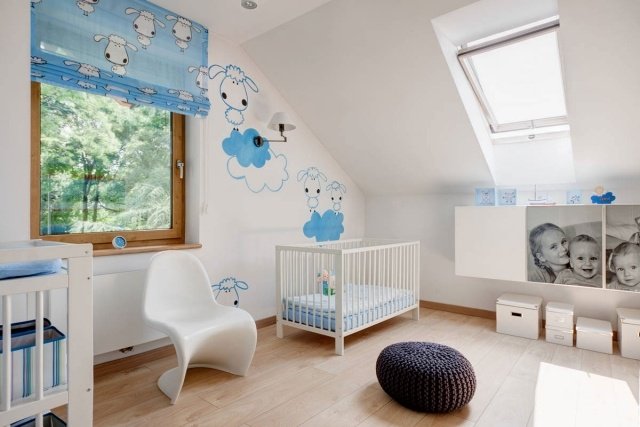 baby-room-šikmá-chlapec-ovečka-deco