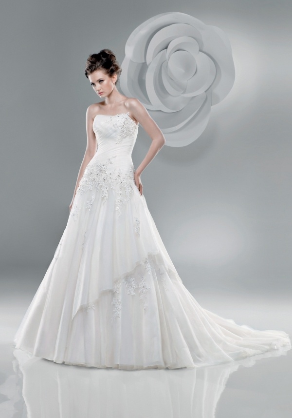 Veľmi elegantné nevesty šaty s vlečkou dlhé-šaty-nápad-nevesta-móda-2014