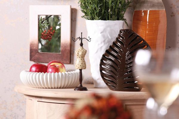 jesenná dekorácia obývačka misa červené jablká váza list rám obrazu nápady na jesennú výzdobu misa červené jablká váza list rám obrazu