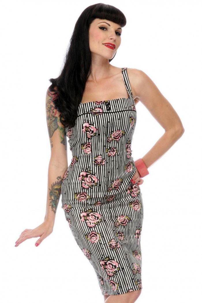 50-ročné ruže-pruhované-ceruzkové-šaty-ružové-ruže