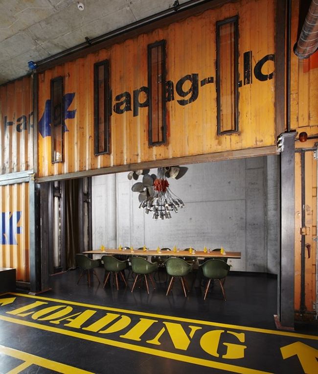 25 -hodinový hotelový dizajn interiérový dizajn jedálenský stôl prístavná atmosféra 25 -hodinový hotel hamburg interiérový dizajn jedálenský stôl atmosféra prístavu