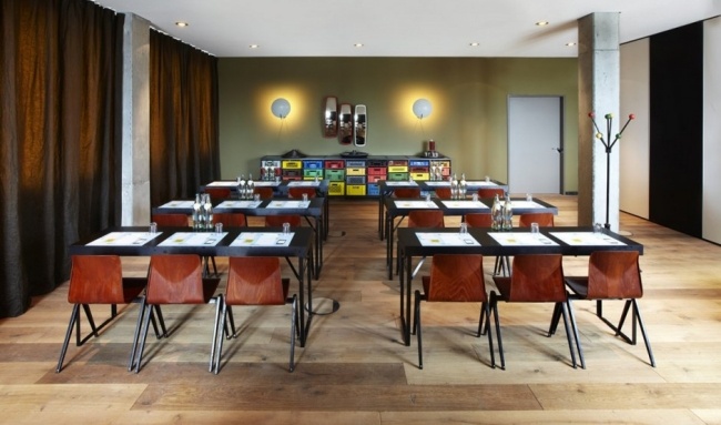 25 -hodinový dizajn interiéru interiéru konferenčnej miestnosti v Hamburgu 25 -hodinový dizajn interiéru konferenčnej miestnosti hotela Hamburg