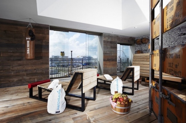 25 -hodinový hotel v hamburskej saune, fitness, drevené podlahové dosky 25 -hodinový hotelový dizajn hamburská sauna fitness drevené podlahové dosky