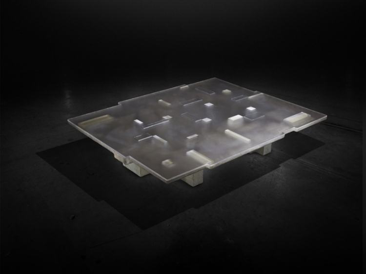 dizajnér-konferenčný stolík-sklolaminát-piergiorgio-robino-