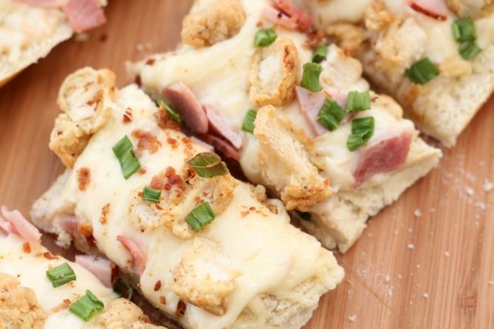 Kuracie-pizza-chlieb-so-syrom-gratinovaný