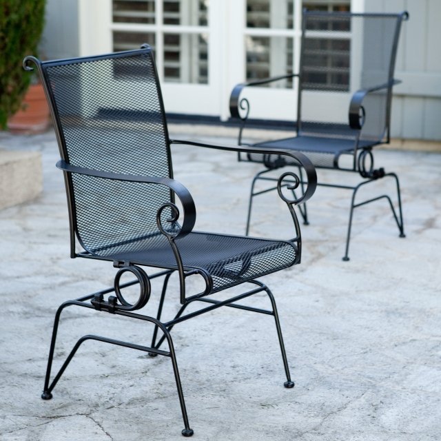 Vonkajší nábytok z tepaného železa v filigránovom dizajne