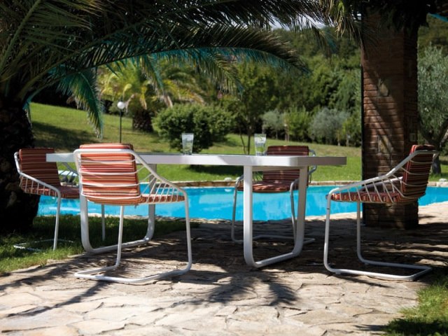 Hliníkové záhradné stoličky-rámové čalúnenie emu CANTILEVER-Hoisl-and-Andreucci Hliníkový kryt záhradných stoličiek emu CANTILEVER-Hoisl a Andreucci