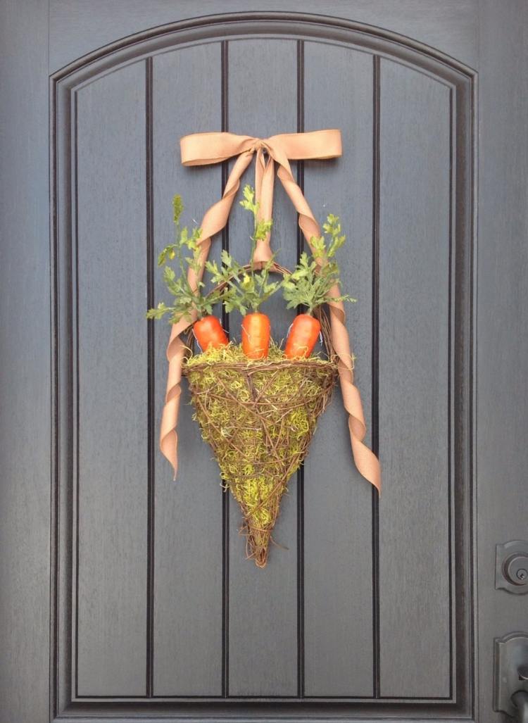 veľkonočné dekorácie-veranda-vonkajší-dom-dvere-mach-šiška-mrkva