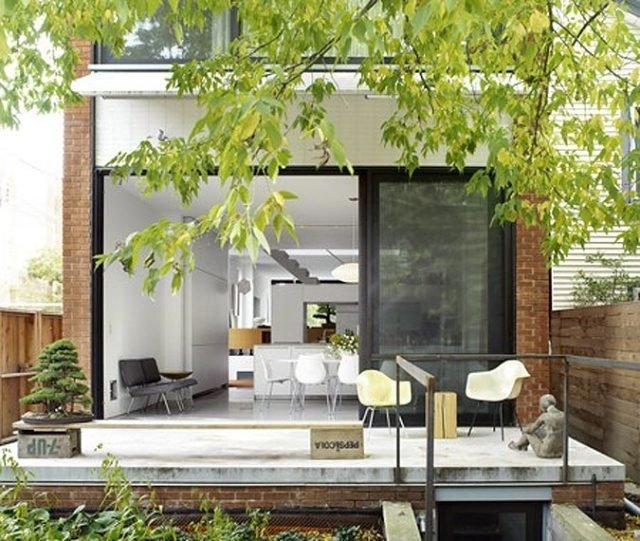 Moderný dom so záhradou - nápady na dizajn mestských záhrad