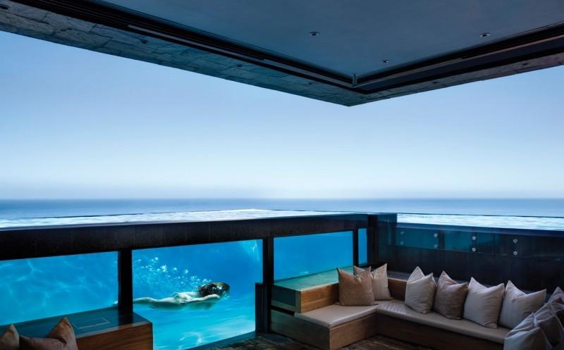 moderné, luxusné posedenie s priamym výhľadom na vodu moderné-bývanie-nápady-lavica-vankúš-vankúše-nekonečno-bazén-dom-zastrešenie