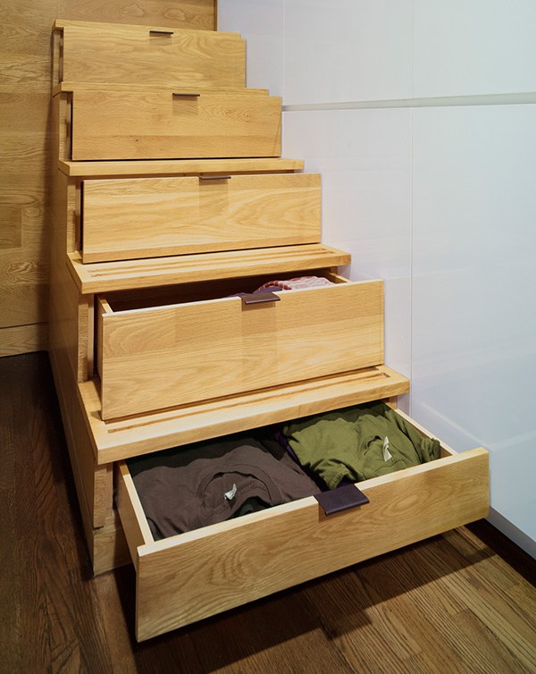 Poschodové postele-schody-drevené-zásuvky-namiesto komody