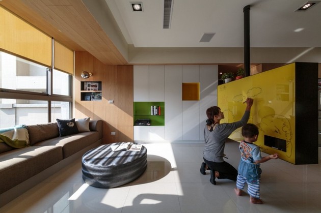 rotačná-tv-stena-sklenená-doska-na kreslenie