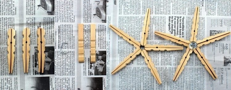vyrobte si z drevených štipcov na bielizeň krásnu snehovú vločku Remeselné nápady so štipcami na bielizeň-Vianoce-drevo-snehové vločky-kreatívne-kutilstvo-jednoduché