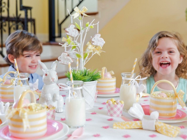 nápady na deco pre veľkonočný stôl veľkonočná kytica-nápad-deti-plaetzchen-veľkonočné zajačiky