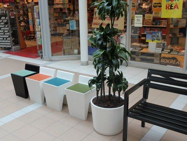 hliníková stolička biela viacfarebná návrhárka Sara Åkersen alu bill stolička biela viacfarebná návrhárka Sara Åkersen