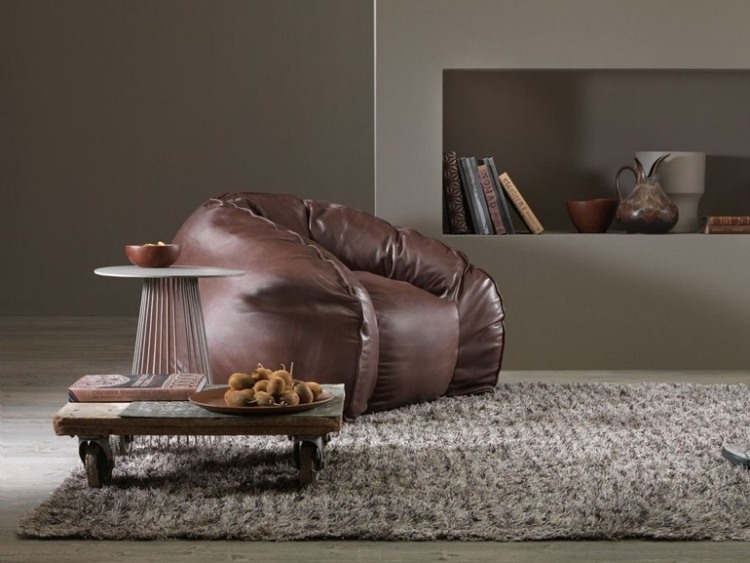 Objavte dizajnérske kreslo do priestoru krbu v teplom hnedom odnímateľnom poťahu Dizajnové kreslo-krb-oblasť-teplý-hnedý-tón-odnímateľný-poťah-HUG-MY-domáca kolekcia