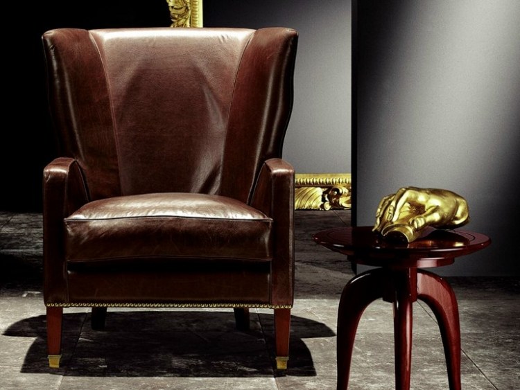 Nábytok pre cigarový salónik -vysoké kreslo s podrúčkami -GASTON od Fratelli Boffi Klubové kreslo-hnedý-kožený poťah-podrúčky-GASTON-Fratelli-Boffi-nábytok-cigarový salónik