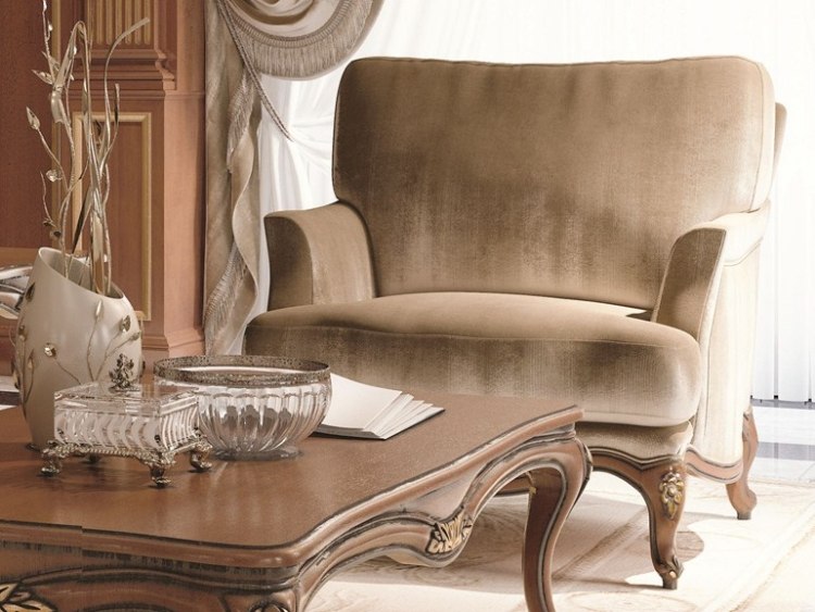 luxusné kreslo s čalúnenými podrúčkami OPERÀ od Mantellassi 1926 masívna požiarna stolička-kreslo-čalúnenie-podrúčky-OPERÀ-Mantellassi-1926