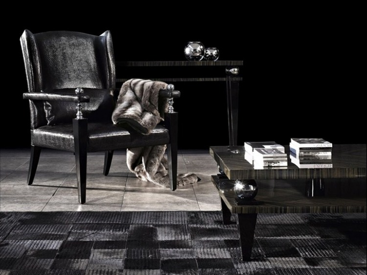 čierne dizajnové kreslo v koloniálnom štýle-KLOSE od Capital Collection pre Atmosphera čierne-kreslo-kreslo-koloniálny štýl-krbová oblasť-kožené čalúnenie-KLOSE-Capital-Collection-Atmosphera