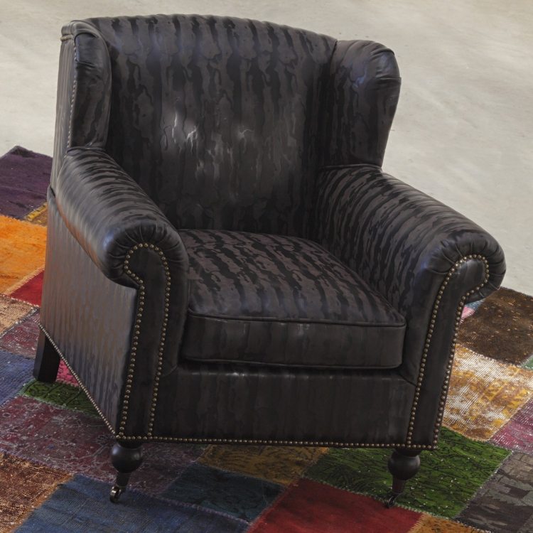 Retro kreslo Victoria-čalúnené pohodlnými podrúčkami-Coralie Feildel Halard pre NOBILIS Kreslo-Victoria-čalúnené-podrúčky-retro-dizajn-Coralie-Feildel-Halard-NOBILIS