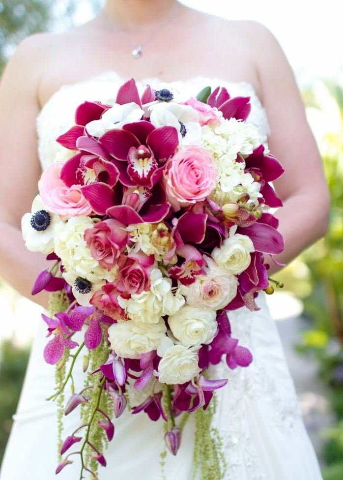 Svieža svadobná kytica s kvapkami orchideí a sladkého hrášku-purpurová a svetlo žltá bujné-orchidey-sladký hrášok-kytica-svadobné šperky-kvapka svadobná kytica
