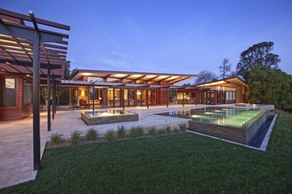 luxusná vila baldachýn bazén fotografie