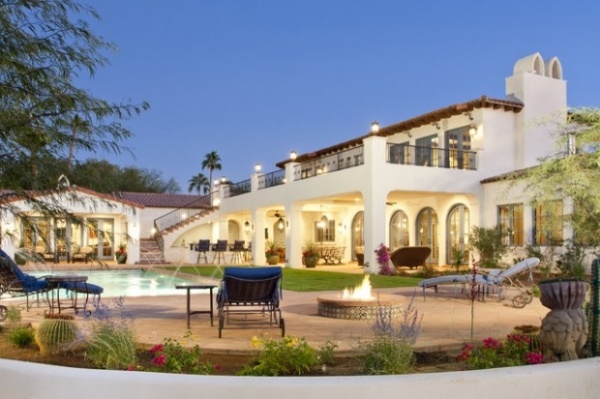 luxusná vila-veľmi-elegantná-biela-bazén