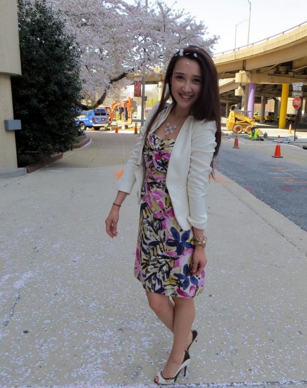 plesový nápad-šaty-biele-sako-ženy