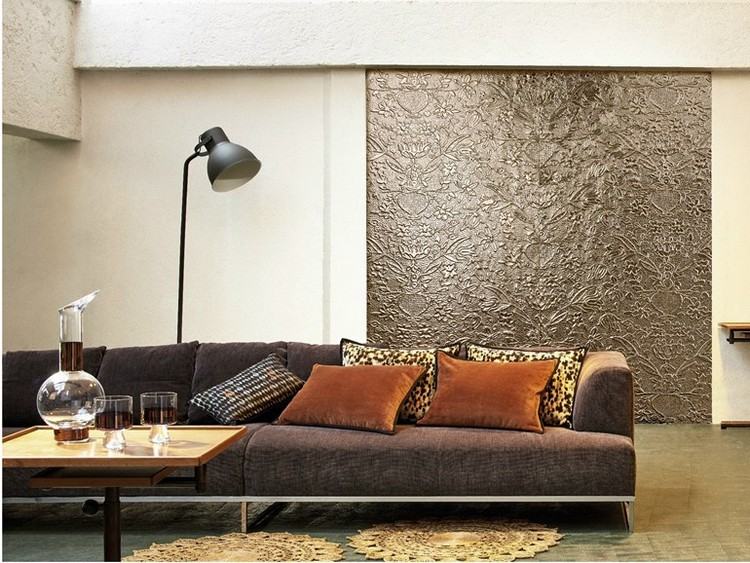 Nástenné panely s kvetinovým motívom a kovovým efektom v obývačke - Grenade od Elitis Kreatívne nápady pre život stenový dizajn-obývacia izba-stenové panely-kovový efekt-kvety-GRENADE-elitis