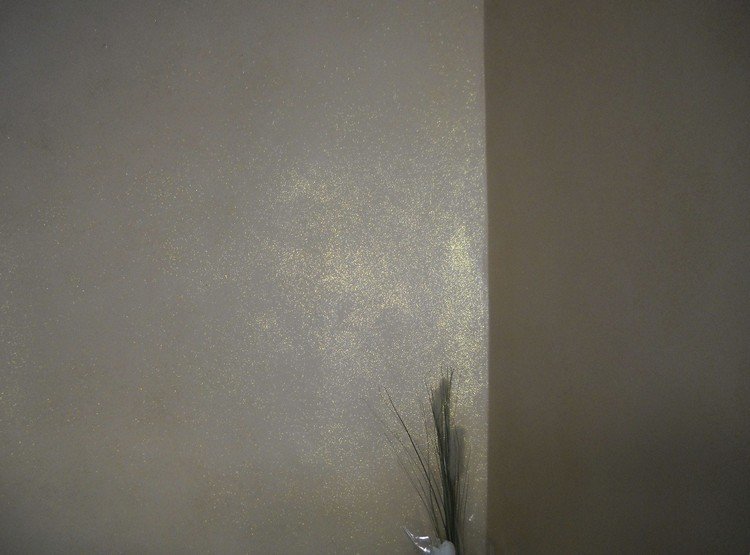 Taupe efektová farba so zlatými trblietavými časticami kreatívne-živé-nápady-dizajn-steny-farba-zlaté-trblietavé-častice-hviezda-valpaint