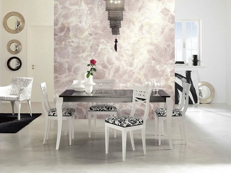 Nástenný dizajn v ružovej a krémovej farbe v jedálni - Mavericks od Valpaint kreatívne bývanie-nápady-stena-dizajn-farba-jedáleň-ružová-krémová-mavericks-efektová farba