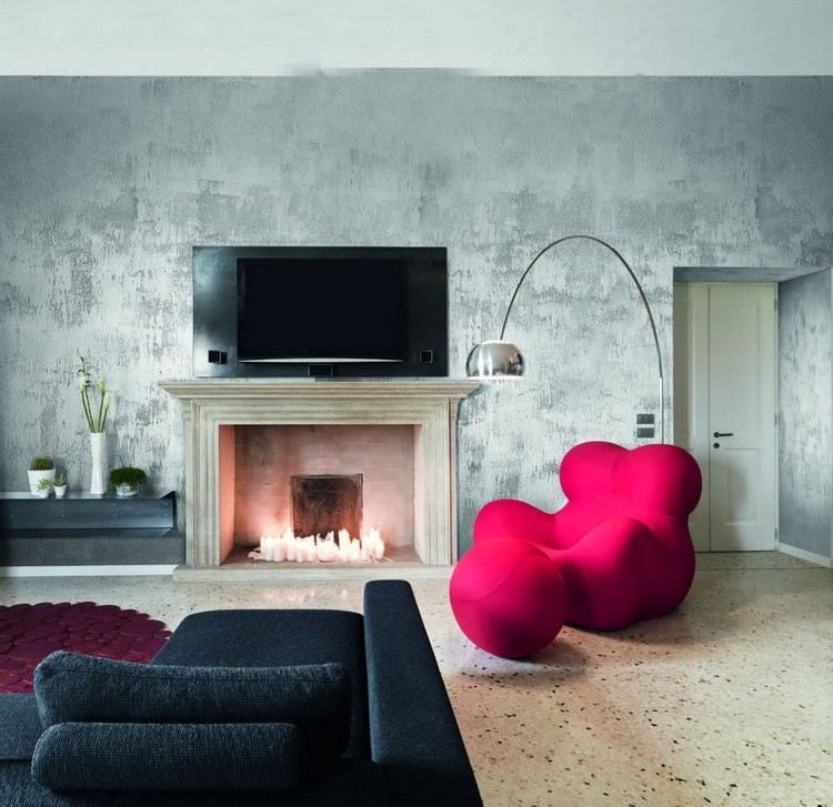 Nástenná farba v kovovom prevedení v sivej farbe v obývačke - sviečky v krbe kreatívne-bývanie-nápady-stena-dizajn-farba-sivý-kovový efekt-marcopolo-sanmarco