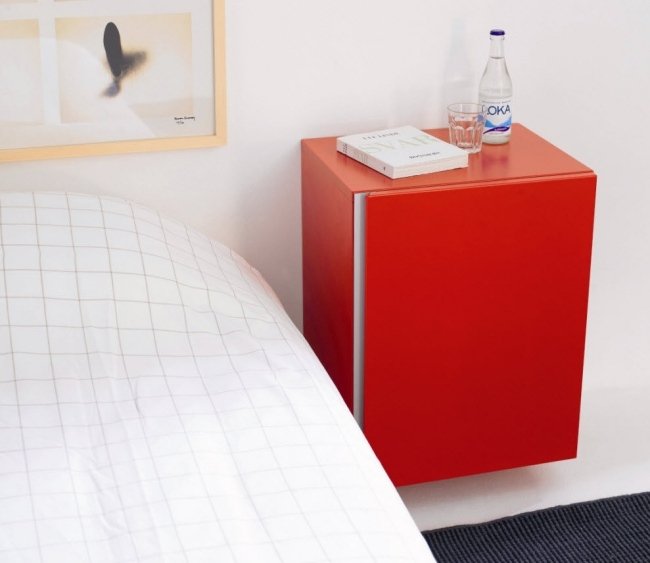 obdĺžnikový nočný stolík červený dizajnér Karl Andersson