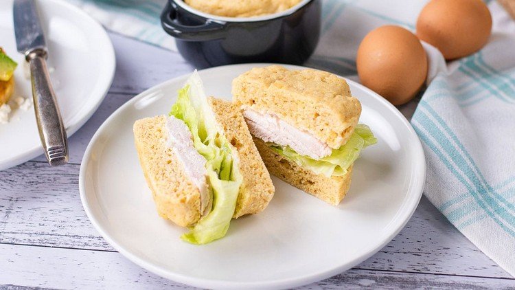 3 Ingrediencie Recept na chlieb s nízkym obsahom sacharidov 90 sekúnd Keto chlieb v mikrovlnnej rúre