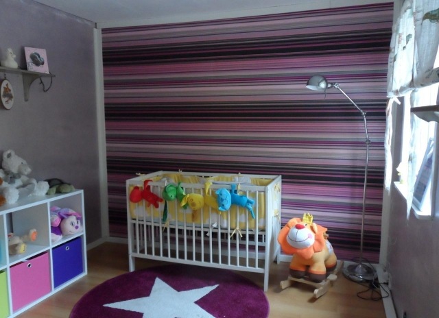 farby steny-nápady-detská izba-fialové-nuansy-pruhy