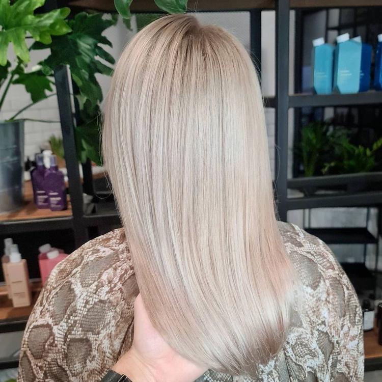 farba vlasov šampanské blond s ružovým nádychom