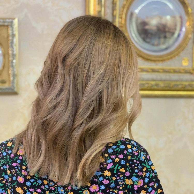 Farba vlasov nahá blond prírodná blondína