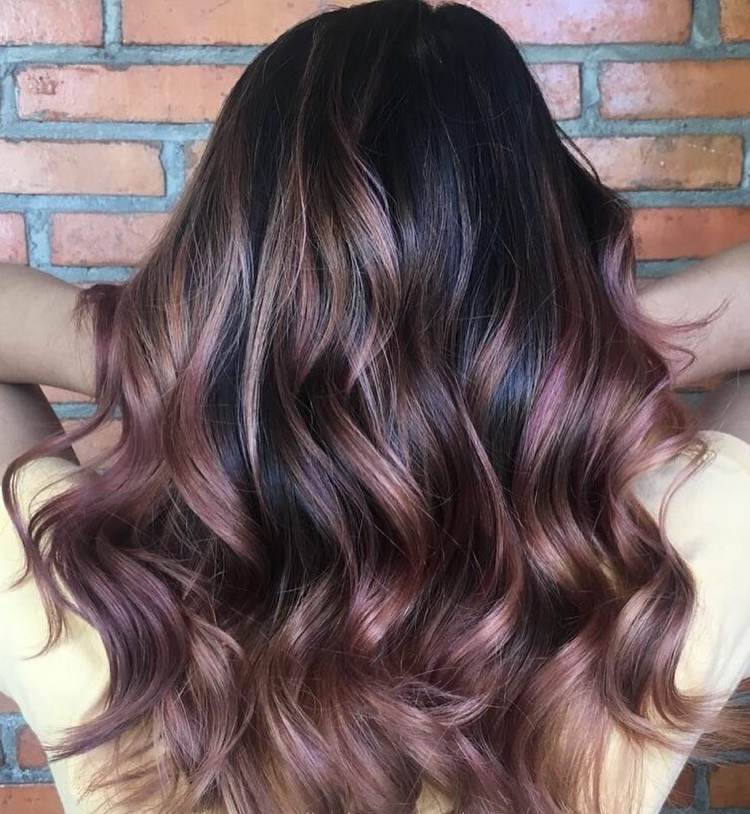 Čokoládová farba vlasov hnedá purpurová Balayage