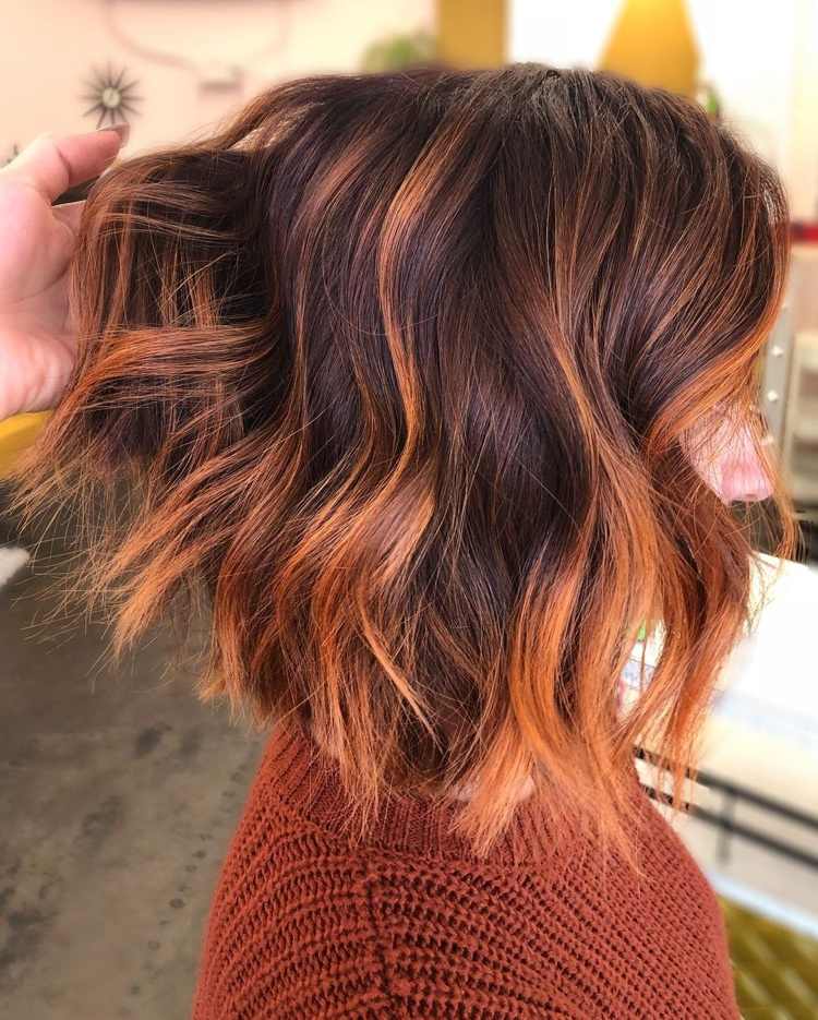 Pumpkin Spice Hair Bob v hnedej farbe s oranžovými odleskami