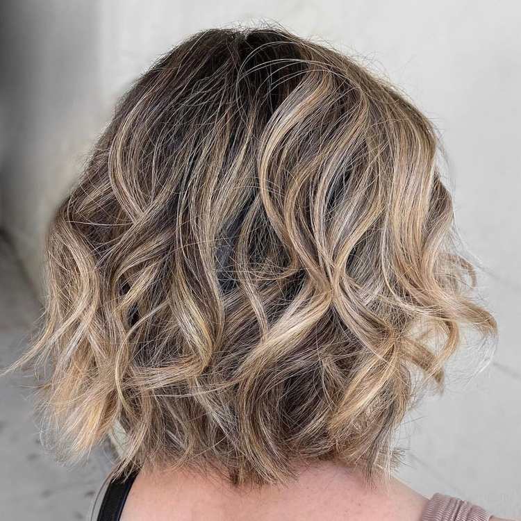 farba vlasov bronzová medová blond krátke vlasy