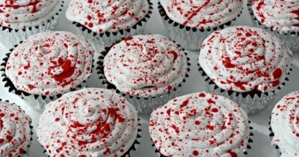 Upečte halloweensku párty inšpirovanú koláčikmi-Dexter Malé sušienky krv kvapká Bake-Dexter inšpirovaná halloweenská párty